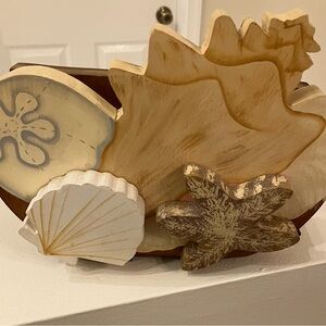 Wooden Beach-Themed paper plate holder